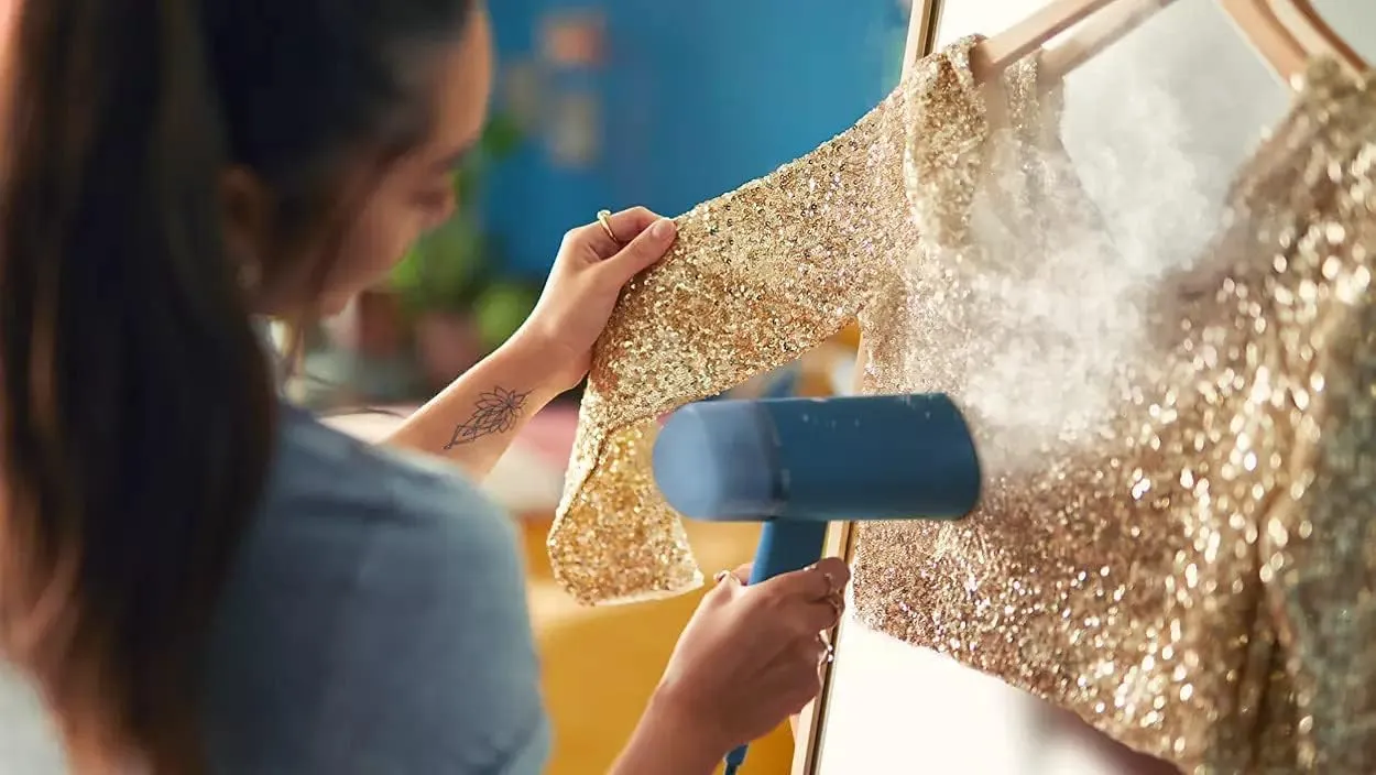 Philips 1000W Compact Handheld Steamer - Blue - Image 5